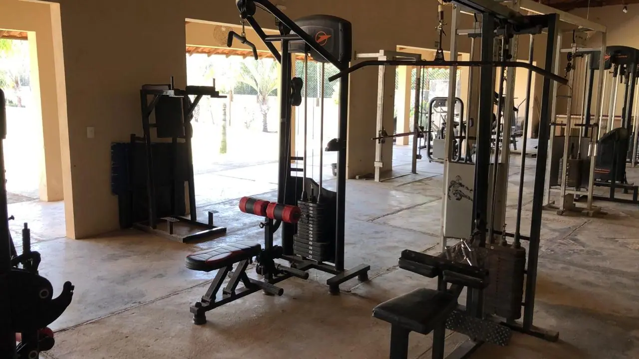 Academia de musculação equipada na unidade Capela do Alto