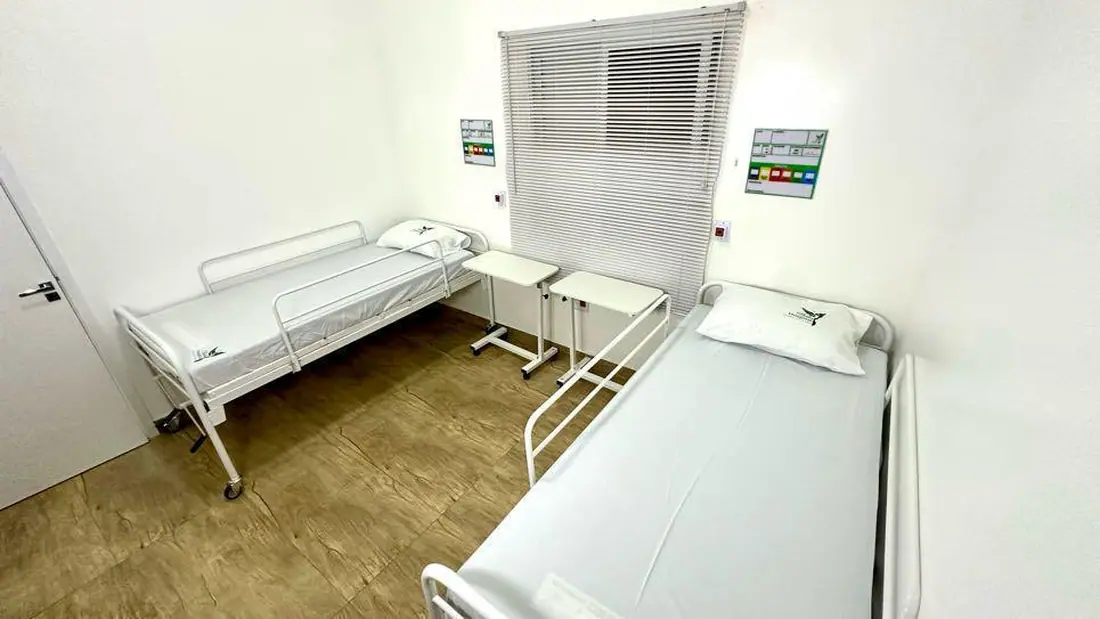 Enfermaria com dois leitos na unidade Ibiúna