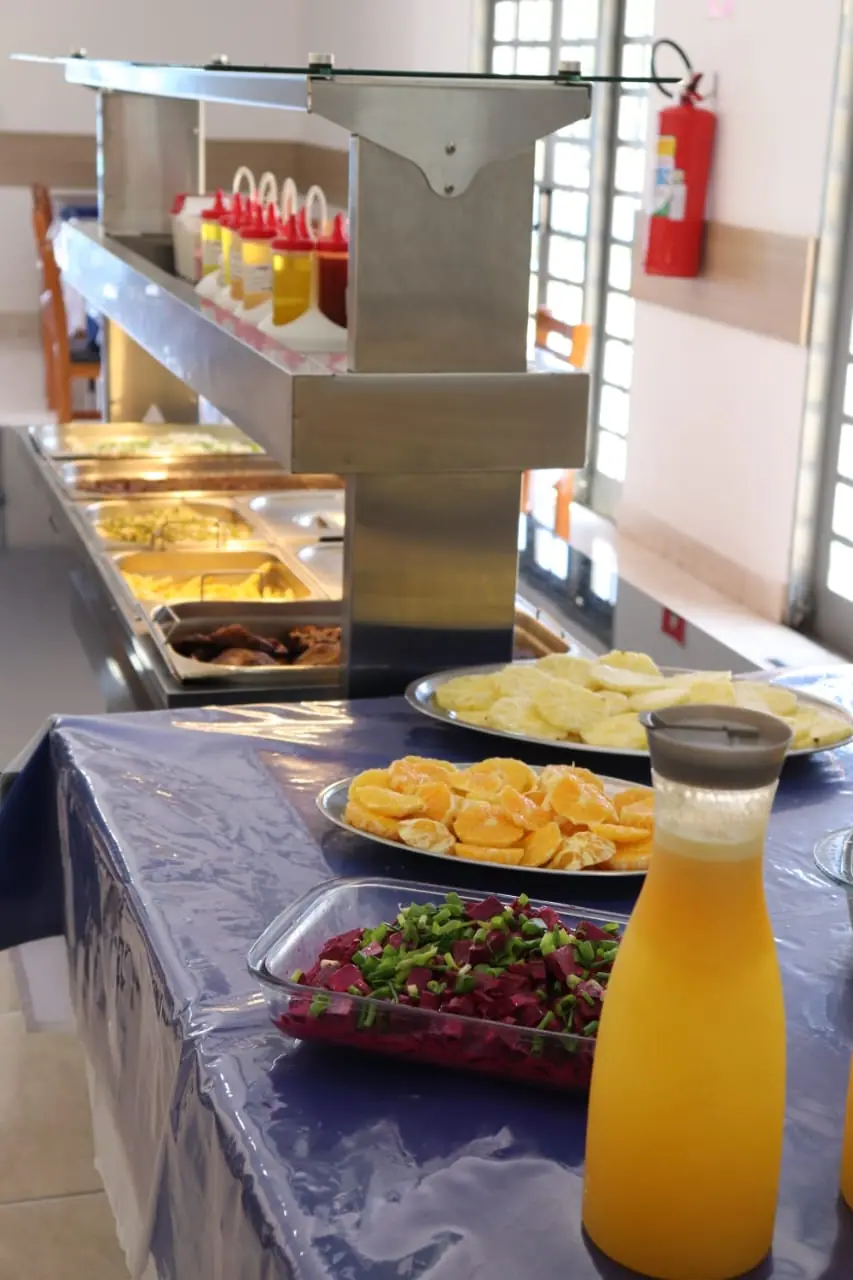 Almoço servido em buffet térmico na unidade São Roque